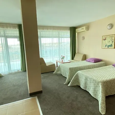 Отель L&b- Free Parking Солнечный берег