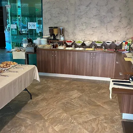 L&b- Free Parking Отель 3*