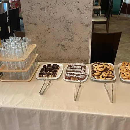 Отель L&b- Free Parking 3*