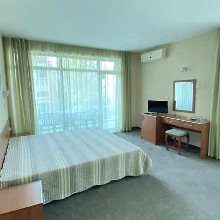 Отель L&b- Free Parking 3*