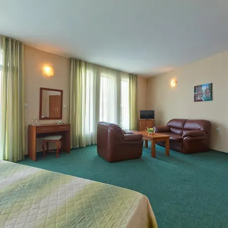 Отель L&b- Free Parking Солнечный берег