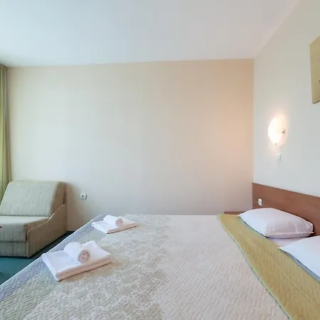 L&b- Free Parking Отель 3*