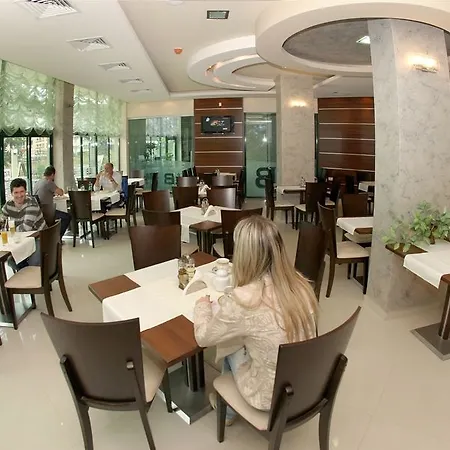 Отель L&b- Free Parking 3*