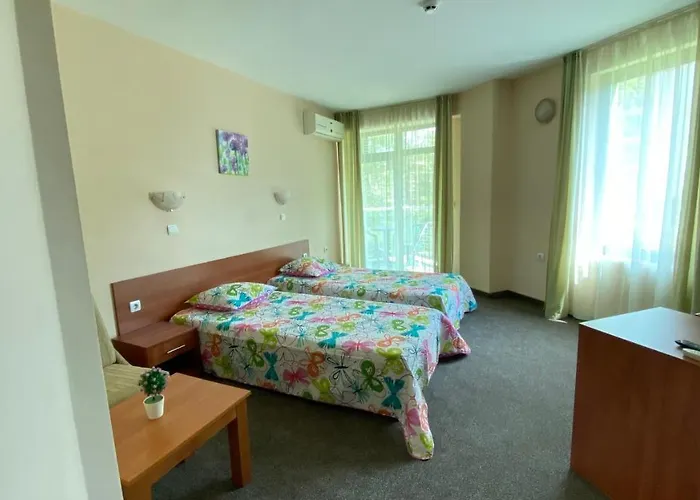 L&b- Free Parking Hotell